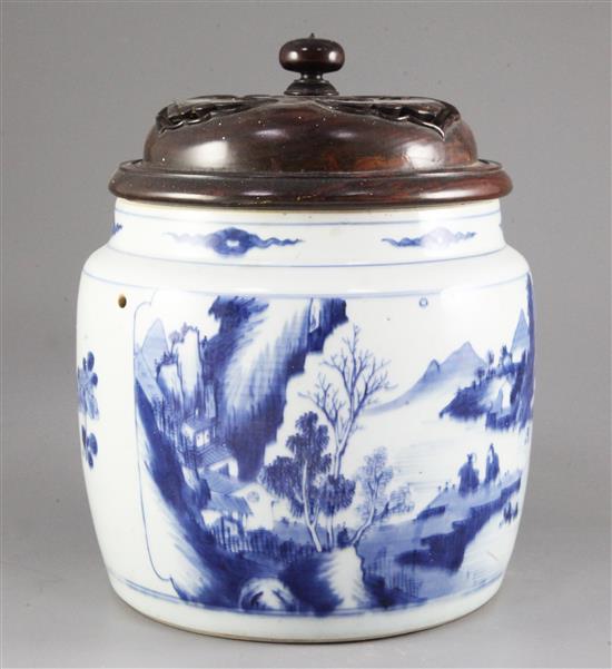 A Chinese blue and white jar, 18th century, total height 24.5cm, star crack to base